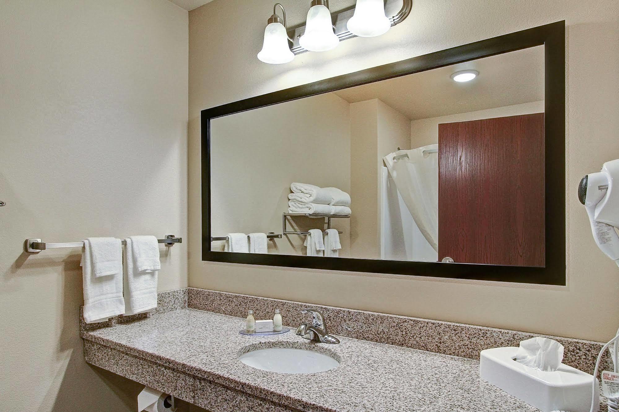 Cobblestone Hotel & Suites Pulaski/Green Bay Екстериор снимка