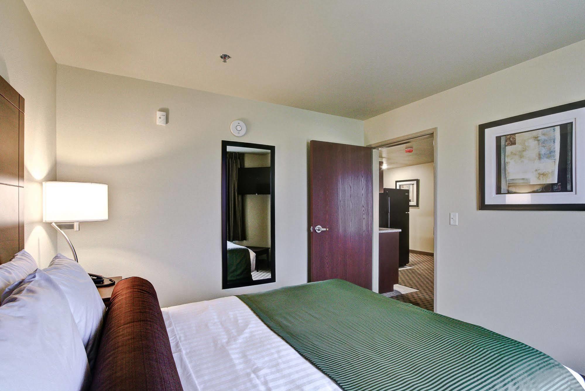 Cobblestone Hotel & Suites Pulaski/Green Bay Екстериор снимка
