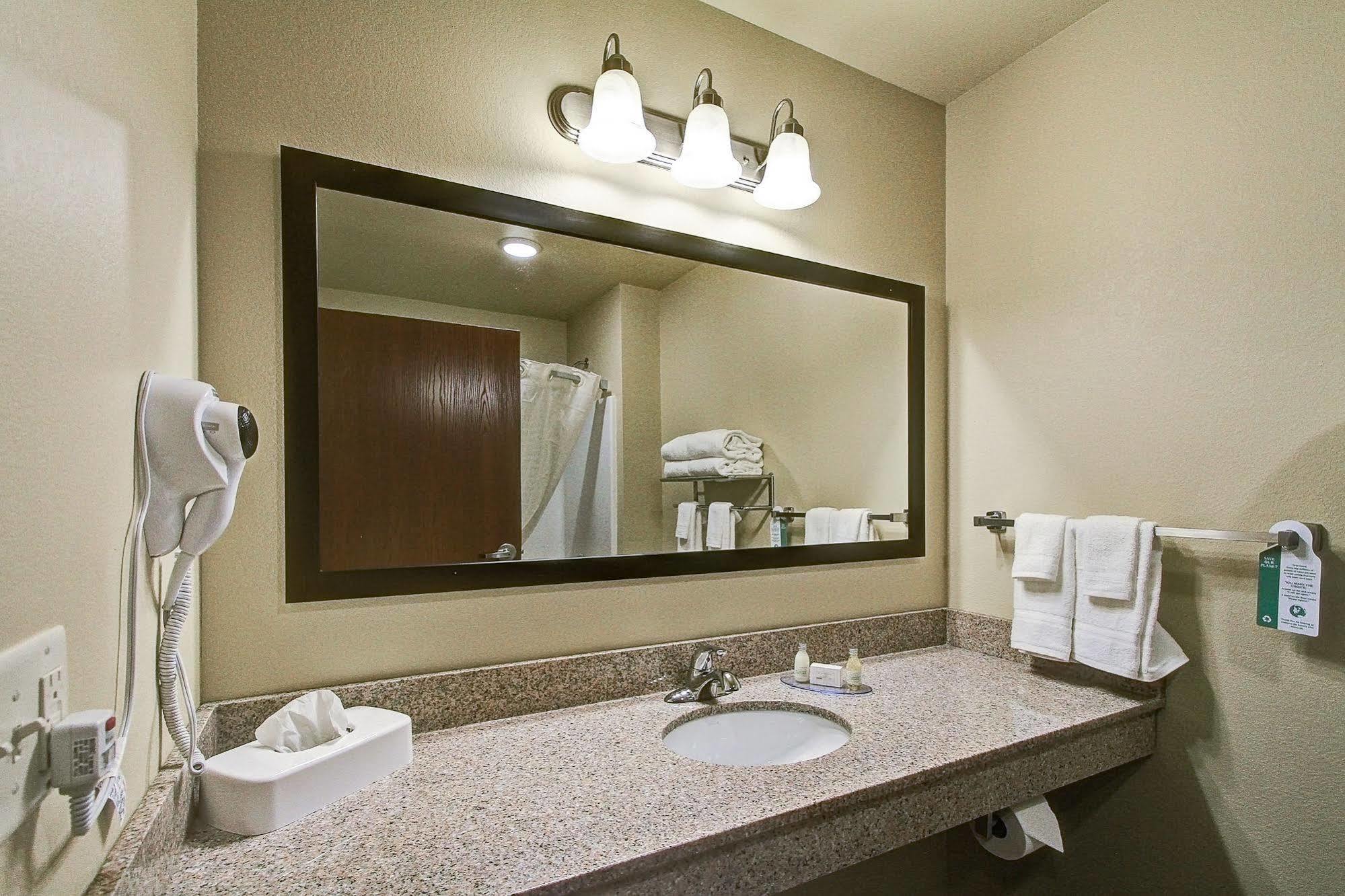 Cobblestone Hotel & Suites Pulaski/Green Bay Екстериор снимка