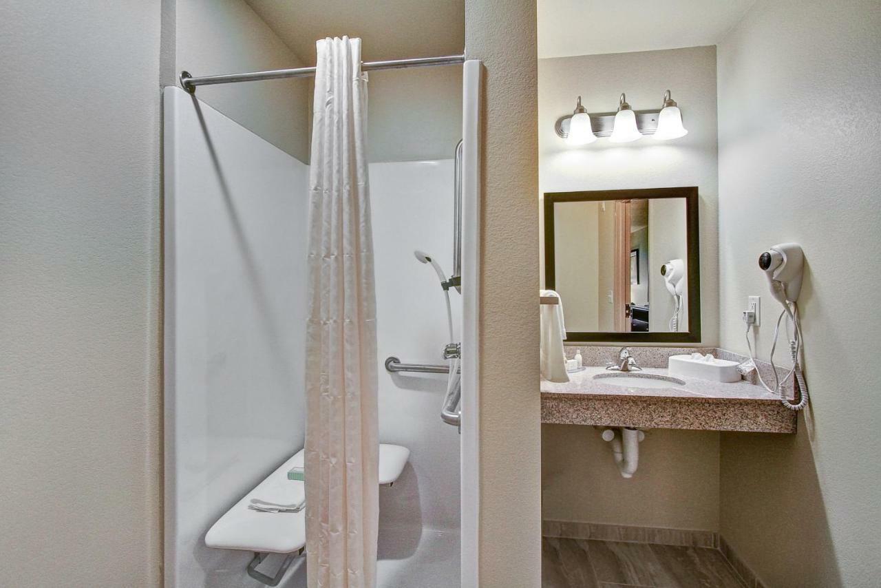 Cobblestone Hotel & Suites Pulaski/Green Bay Екстериор снимка