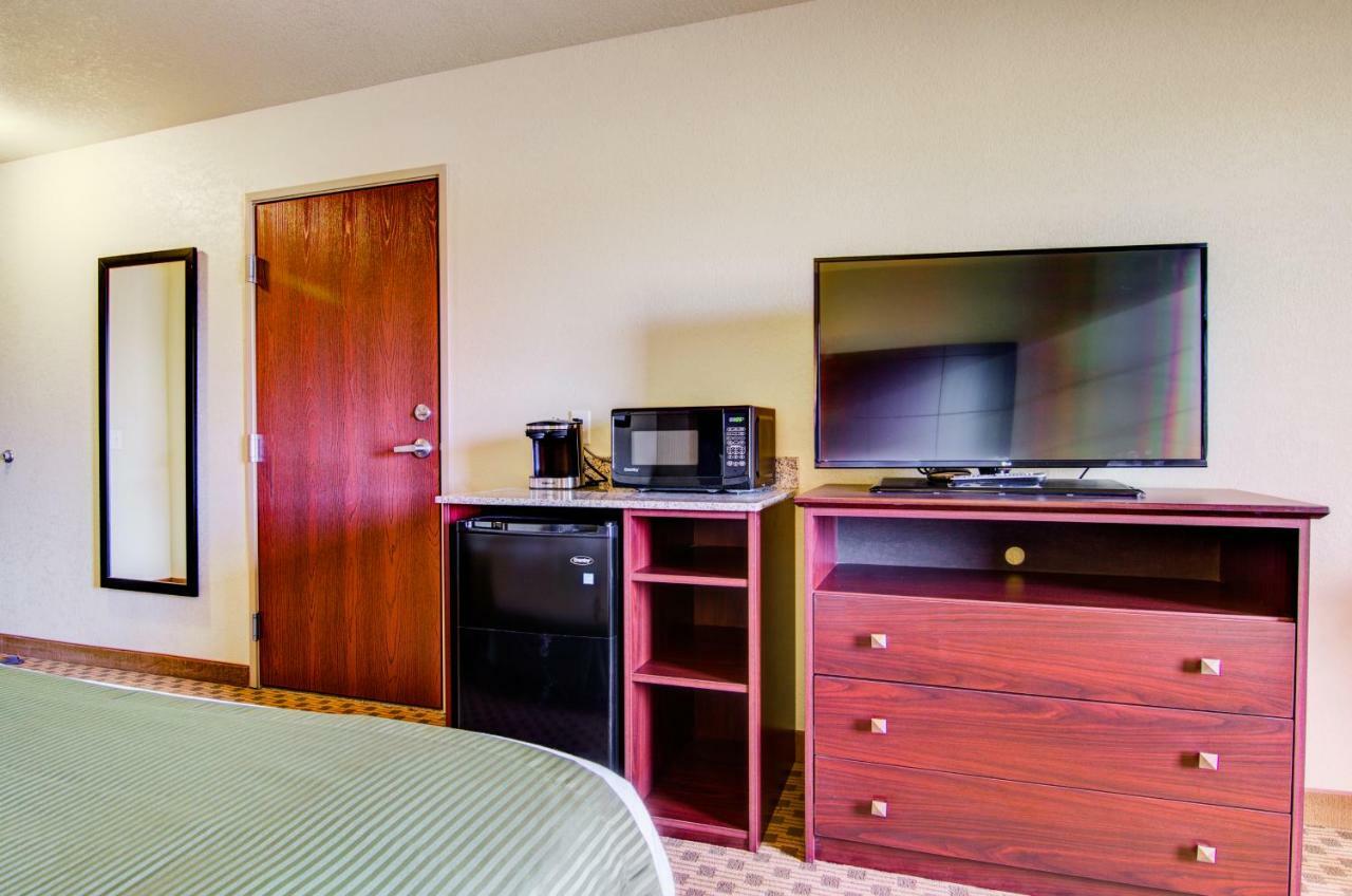 Cobblestone Hotel & Suites Pulaski/Green Bay Екстериор снимка