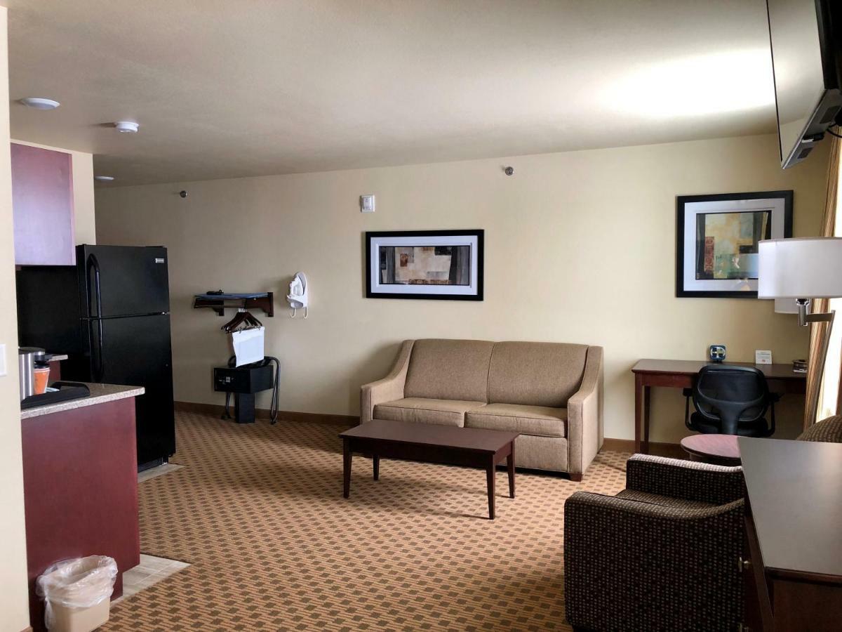 Cobblestone Hotel & Suites Pulaski/Green Bay Екстериор снимка